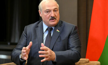 Λευκορωσία: Ο Λουκασένκο επισκέπτεται Ρώσους στρατιώτες που σταθμεύουν στη χώρα