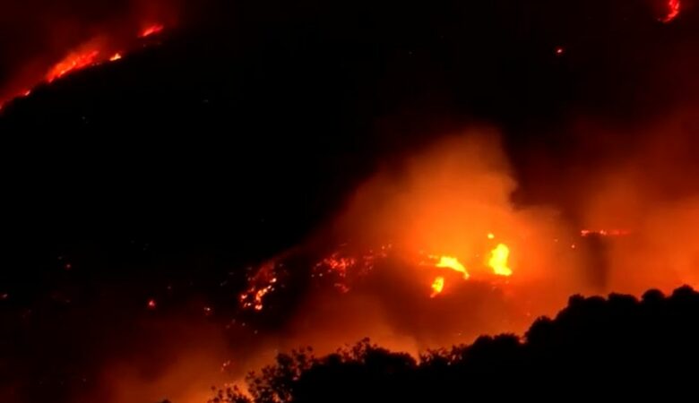 Ρέθυμνο: Δραματική η κατάσταση με τη φωτιά – «Πολύ δύσκολη η νύχτα», λέει ο δήμαρχος του Αγίου Βασιλείου