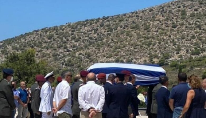 Γλυφάδα: Θρήνος στην κηδεία του μέλους του πληρώματος του ελικοπτέρου που συνετρίβη στη Σάμο
