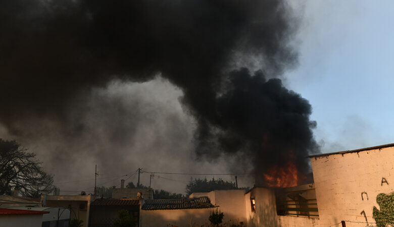 Μεγάλη φωτιά στην Πεντέλη: Πύρινος εφιάλτης στην Αττική – Ποιες περιοχές έχουν εκκενωθεί