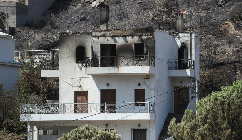 Φωτιά στην Πεντέλη: 126 σπίτια και 6 επαγγελματικά κτίσματα ακατάλληλα για χρήση δείχνουν οι αυτοψίες