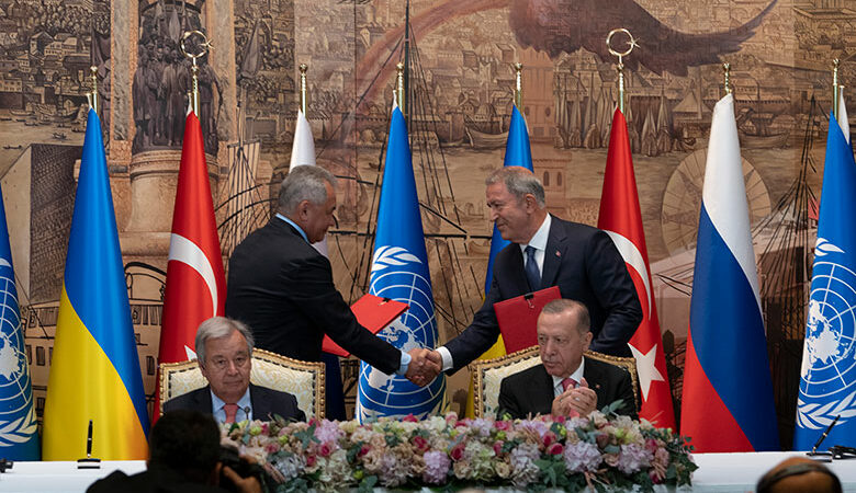 Κωνσταντινούπολη: Ουκρανία και Ρωσία υπέγραψαν με Τουρκία και ΟΗΕ τη συμφωνία για την εξαγωγή των σιτηρών