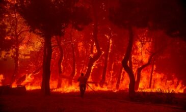 Ισπανία: Τουλάχιστον 800 άνθρωποι απομακρύνθηκαν από χωριό της Βαλένθια λόγω πυρκαγιάς