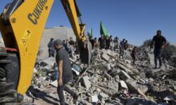 Οι Ισραηλινοί κατεδάφισαν σπίτια Παλαιστίνιων που κατηγορούνται για τη δολοφονία φρουρού ασφαλείας