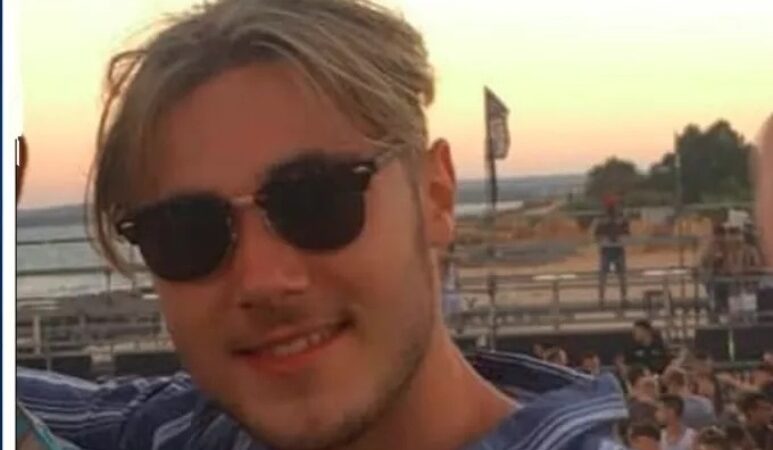Δυστύχημα με ελικόπτερο στα Σπάτα: Αυτός είναι ο νεαρός που βρήκε τραγικό θάνατο – Πήγε να βγάλει selfie λέει η Daily Mail