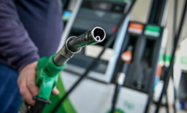 «Βροχή» προστίμων σε βενζινάδικα που δεν ενημερώνουν για τις τιμές των καυσίμων