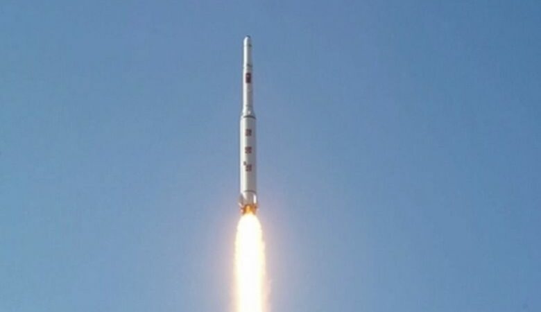 Ιράν: Ανακοίνωσε ότι κατασκεύασε έναν βαλλιστικό, υπερηχητικό πύραυλο
