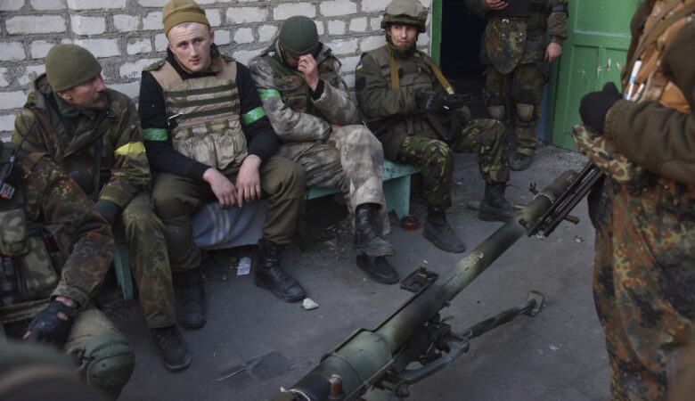 Η ρωσική πρεσβεία στη Βρετανία ζήτησε να «κρεμάσουν» τους αιχμάλωτους μαχητές του τάγματος Αζόφ