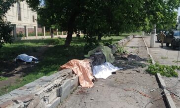 Ουκρανία: Οκτώ νεκροί από ρωσικό βομβαρδισμό στην πόλη Τορέτσκ