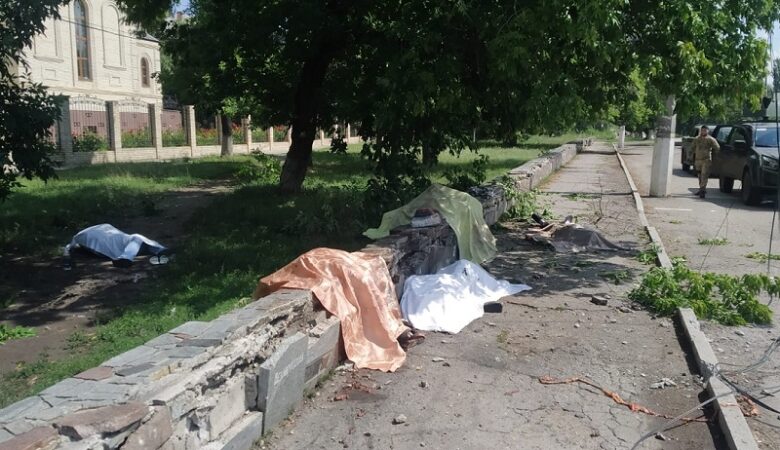 Ουκρανία: Οκτώ νεκροί από ρωσικό βομβαρδισμό στην πόλη Τορέτσκ