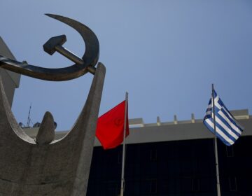 ΚΚΕ: «Προκλητικό και κακόγουστο αστείο η δήλωση του πρωθυπουργού για “πρόθεση” μείωσης των φόρων»