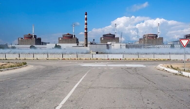 Ουκρανία: Επικοινωνία Μακρόν με Ζαλένσκι για τον πυρηνικό σταθμό στη Ζαπορίζια