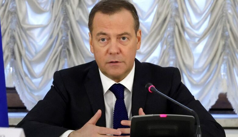 Μεντβέντεφ: Η Μόσχα θα καταργήσει τη συμφωνία για τα σιτηρά, αν η G7 απαγορεύσει τις εξαγωγές προς τη Ρωσία