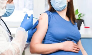 Κορονοϊός – Εγκυμοσύνη: Πόσο ασφαλές είναι το εμβόλιο για τη μητέρα και για το βρέφος