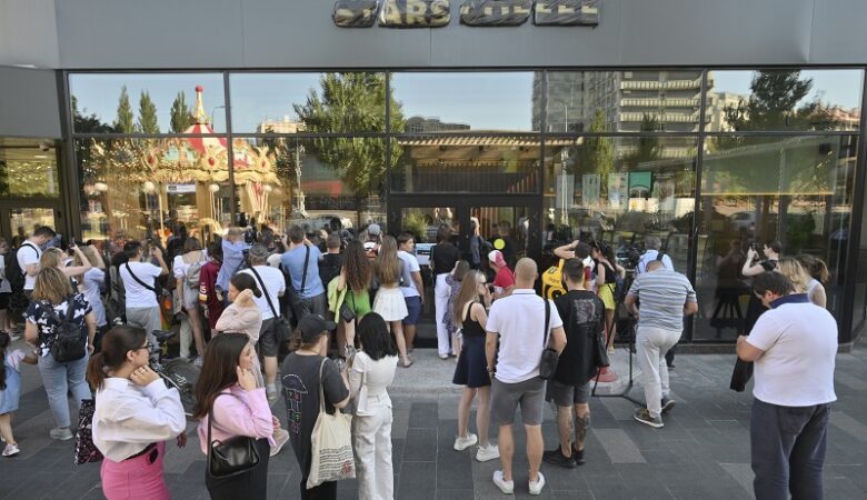 Ρωσία: Τα Starbucks έφυγαν, τα Stars Coffee άνοιξαν στη Μόσχα
