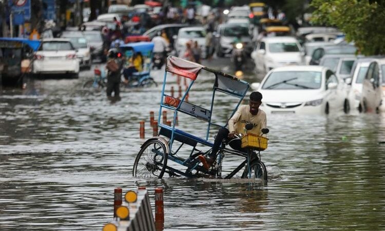 Ινδία: Φονικές πλημμύρες με 15 νεκρούς στον βορρά
