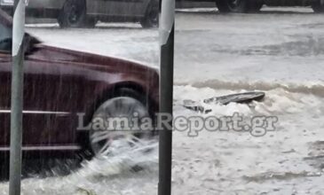 Λαμία: Πλημμύρισαν οι κεντρικοί δρόμοι μετά από ισχυρή καταιγίδα