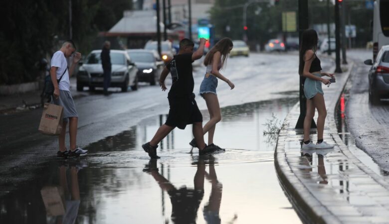 Καιρός – Μαρουσάκης: Σάββατο 35 βαθμοί και Κυριακή καταιγίδες