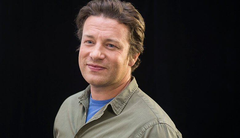 Πάει Θεσσαλονίκη ο διάσημος σεφ Jamie Oliver για να γευτεί τη γαστρονομία της
