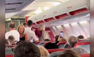 Χαμός σε πτήση για Ρόδο: Ηλικιωμένη χαστούκισε αεροσυνοδό για απίθανο λόγο