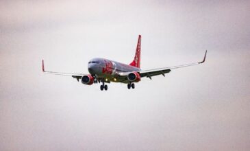 Τρόμος σε πτήση από το Μπέρμιγχαμ: Πιλότος λιποθύμησε εν ώρα πτήσης – Το αεροπλάνο έκανε αναγκαστική προσγείωση στη Θεσσαλονίκη