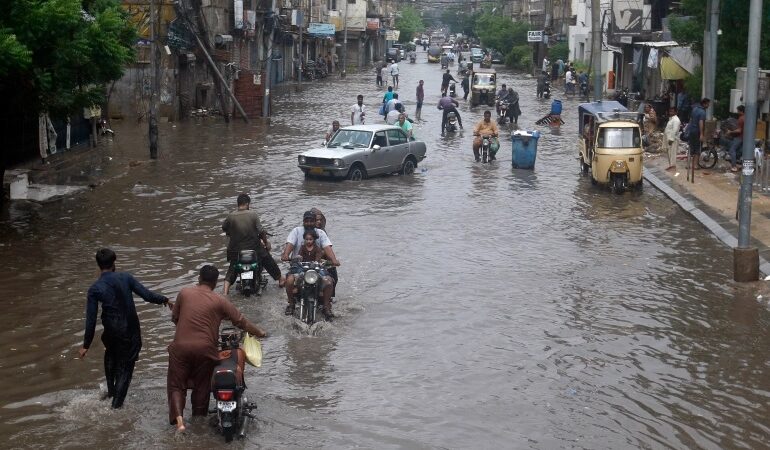 Πακιστάν: Οι αρχές κινητοποιούν όλα τα μέσα για να φτάσουν στους ανθρώπους που αποκλείστηκαν από τις πλημμύρες