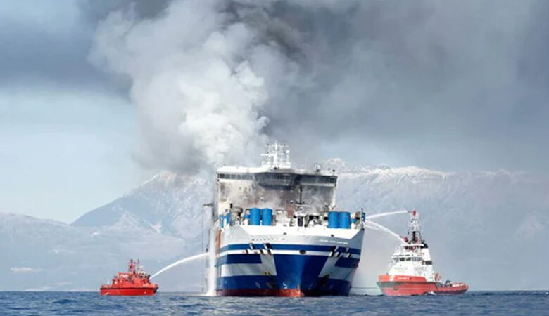 Σουηδία: Οχηματαγωγό πλοίο με 300 άτομα έχει τυλιχθεί στις φλόγες ανοικτά των ακτών