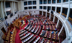 Κόντρα κυβέρνησης – αντιπολίτευσης και για το πώς θα απαγορευτεί στο κόμμα του Ηλία Κασιδιάρη να κατέβει στις εκλογές