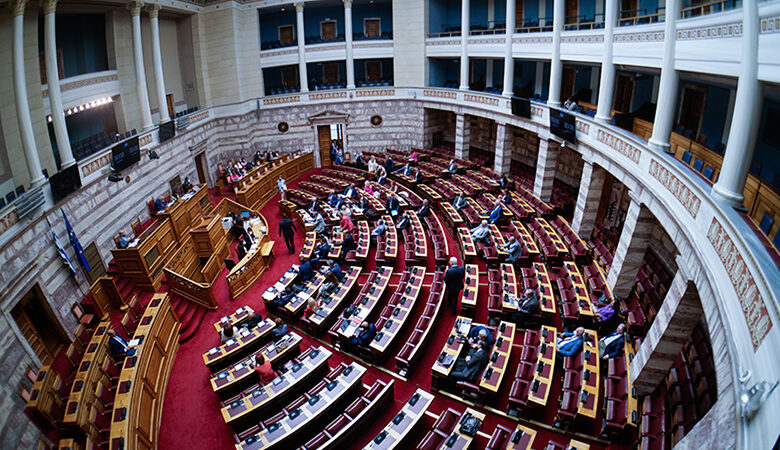 Βουλή: «Ναι» στην πρόταση για εξεταστική επιτροπή για τις τηλεφωνικές παρακολουθήσεις