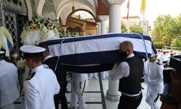 Πολεμικό Ναυτικό: Βαθιά οδύνη στην κηδεία της 19χρονης Θάλειας – «Δεν φεύγουν οι άνθρωποι, φυλαχτά γίνονται»