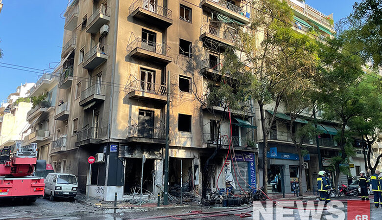 Έκρηξη στην Αχαρνών: Έσβησε η φωτιά στην πολυκατοικία – Δύο οι τραυματίες