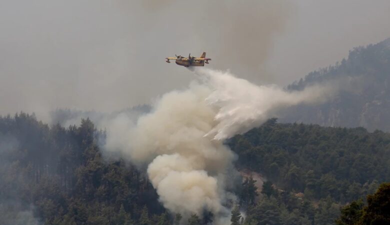 Φωτιά στο Άγιο Όρος: Καίγεται δάσος στη Μονή Μεγίστης Λαύρας