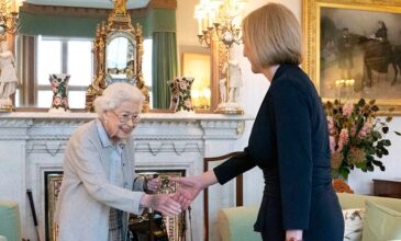 Βρετανία: Η βασίλισσα Ελισάβετ διόρισε την Λιζ Τρας στη θέση του πρωθυπουργού