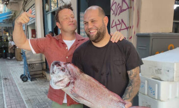 Ο Θεσσαλονικιός ψαράς που «έμαθε» φιλετάρισμα στον διεθνούς φήμης σεφ Jamie Oliver