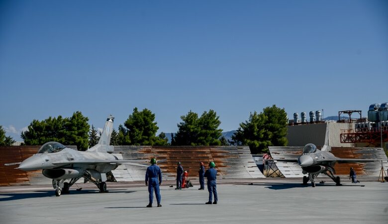 Τα πρώτα δύο F-16 Viper παρέλαβε η Πολεμική Αεροπορία