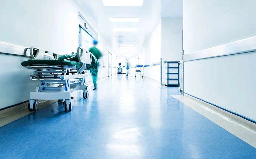 Διακόπτουν την καταστολή στη 17χρονη που έπαθε ανακοπή μετά από αλλεργικό σοκ σε εκδρομή με το σχολείο