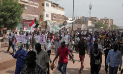 Χιλιάδες Σουδανοί διαμαρτύρονται κατά της στρατιωτικής χούντας