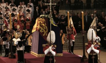 Βρετανία: Σε λαϊκό προσκύνημα στο Κοινοβούλιο η σορός της βασίλισσας Ελισάβετ