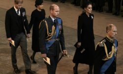 Βρετανία: Οι πρίγκιπες Ουίλιαμ και Χάρι ακολούθησαν το φέρετρο της βασίλισσας 25 χρόνια μετά εκείνο με την μητέρα τους