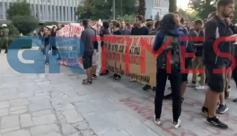 ΑΠΘ: Διαμαρτυρία φοιτητών κατά της πανεπιστημιακής αστυνομίας