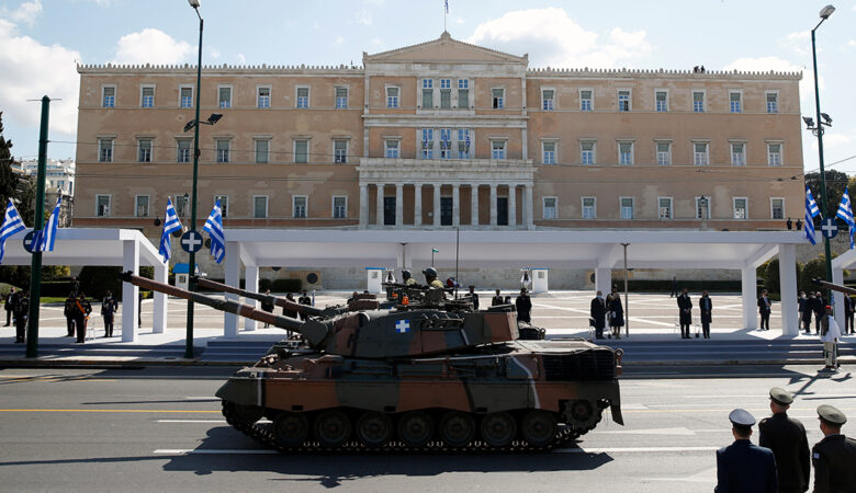 Πόλεμος στην Ουκρανία: Η Ελλάδα στέλνει στο Κίεβο 40 τεθωρακισμένα BMP-1 IFV