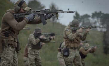 Ρωσία: Στρατολογεί εθελοντές για τον πόλεμο στην Ουκρανία με μηνιαίο μισθό περί τα 3.000 ευρώ