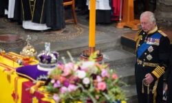 Μεγαλειώδης ο αποχαιρετισμός στην Ελισάβετ – Τα ερωτηματικά στη νέα εποχή με βασιλιά Κάρολο