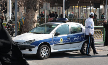 Τρομοκρατία από την κυβέρνηση του Ιράν: Έθεσαν υπό κράτηση τον πατέρα της Μαχσά Αμινί