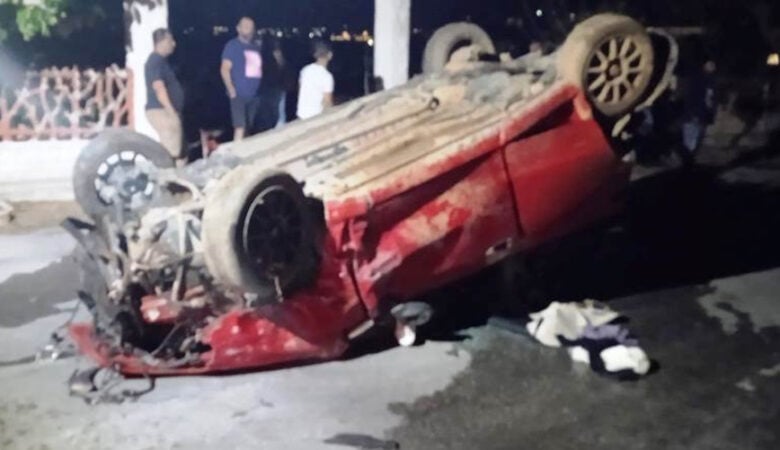 Σοκαριστικό τροχαίο στην Κρήτη: Αυτοκίνητο αναποδογύρισε στον δρόμο – Δύο τραυματίες
