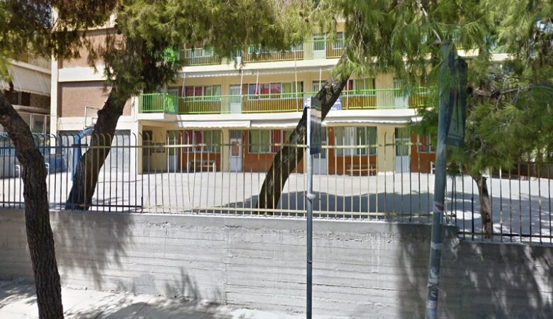 Σοκ στο Αιγάλεω: Παιδιά κάτω των 10 ετών απείλησαν μαθητές με μαχαίρια σε σχολείο