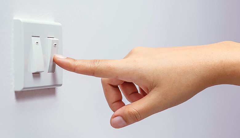 Ηλεκτρικό ρεύμα: Μελέτη αναδεικνύει το όφελος για τους καταναλωτές από την επιλογή του φθηνότερου τιμολογίου