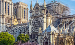 Γαλλία: Η Παναγία των Παρισίων ανοίγει ξανά πιο εντυπωσιακή από ποτέ