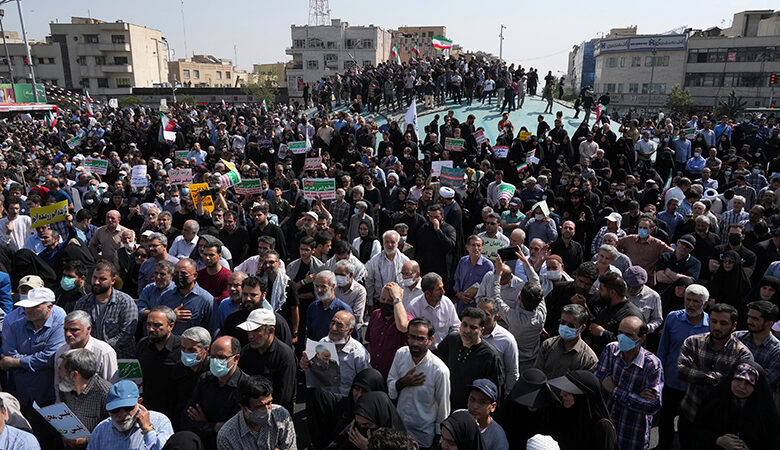Ιράν: Χιλιάδες άνθρωποι διαδήλωσαν υπέρ της μαντίλας