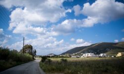 Πόλος έλξης επισκεπτών η Άνδρος για τα μονοπάτια της